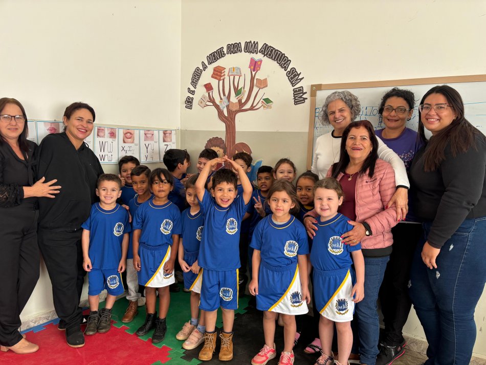 bodoquena_inicia_entrega_de_uniformes_para_alunos_da_rede_municipal